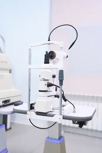 Щелевая лампа в кабинете BABY EYE CLINIC
