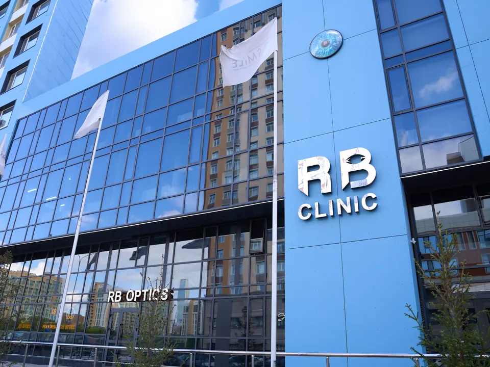 Фасад клиники RB CLINIC в Астане, Орынбор, 12: сюда приезжают на блефаропластику