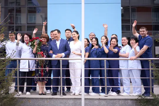 Команда RB CLINIC у здания на Орынбор, 12