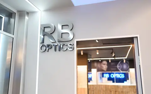 Вход в оптику RB OPTICS в RB CLINIC на Орынбор, 12
