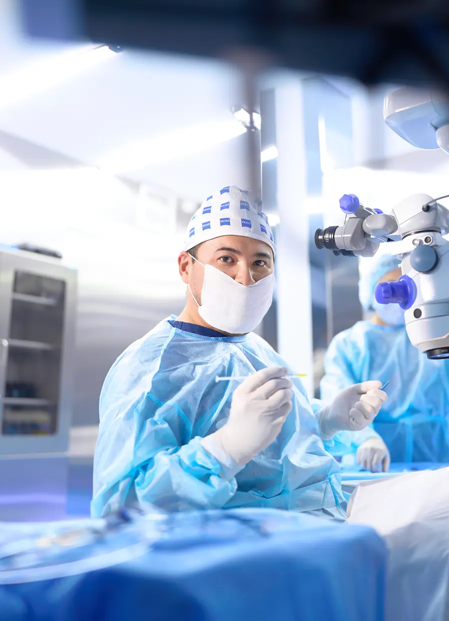 Хирург RB CLINIC в операционной