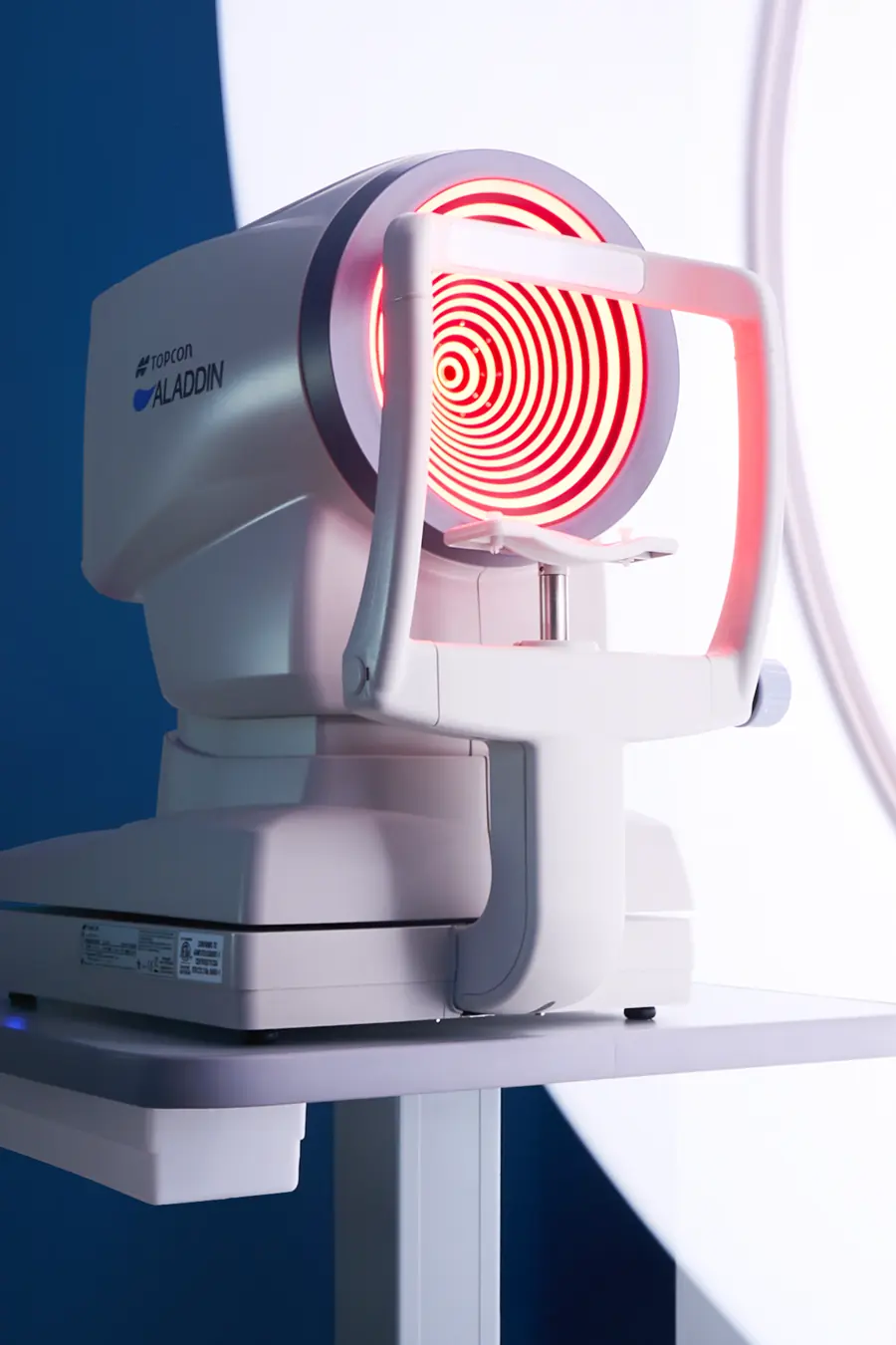 Прибор Topcon ALADDIN с кольцами: так перед операцией катаракты меряют глаз и считают линзу