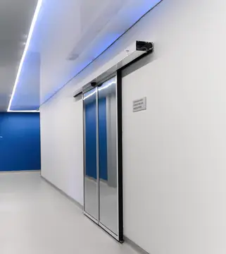 Коридор операционного блока RB CLINIC