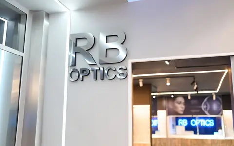 Вход в оптику RB OPTICS в RB CLINIC на Орынбор, 12