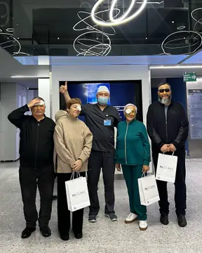 Лазерный день в RB CLINIC: пациенты в тёмных очках: утром пришли в очках, в обед уехали без них (снимок 4 из 21)