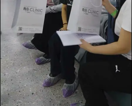Лазерный день: пациенты в тёмных очках получают пакеты RB CLINIC: 80 минут от порога до выписки — и уже без очков (снимок 7 из 21)