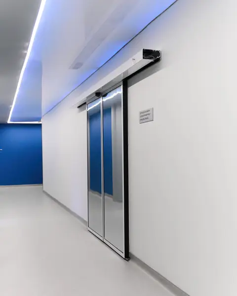 Коридор операционного блока RB CLINIC на Орынбор, 12