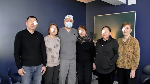 Пациенты RB CLINIC в холле в день замены хрусталика, снимок 12 из 56