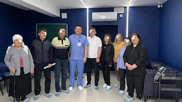 Пациенты RB CLINIC в холле в день замены хрусталика, снимок 13 из 56
