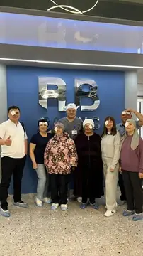 Пациенты RB CLINIC в холле в день замены хрусталика, снимок 14 из 56