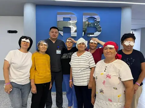 Пациенты RB CLINIC в холле в день замены хрусталика, снимок 22 из 56