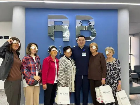 Пациенты RB CLINIC в холле в день замены хрусталика, снимок 29 из 56
