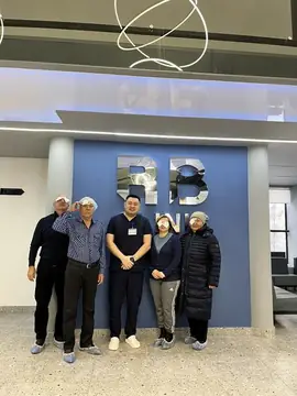 Пациенты RB CLINIC в холле в день замены хрусталика, снимок 35 из 56